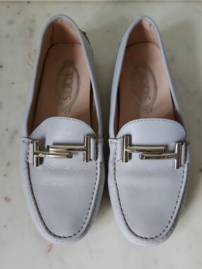 TOD'S: Classy Grey Leather And Silver Logo Buckle Driving Loafers